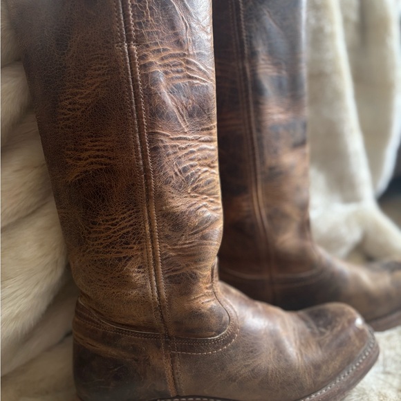 Frye Campus 14L Boots In A Distressed Brown Leather - Picture 2 of 11